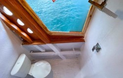 Open Trip Labuan Bajo 3D2N by Al Fathran Deluxe Phinisi, Master Ocean - Bathroom