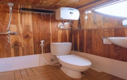 Superior Cabin - Bathroom image, Open Trip Labuan Bajo 3D2N by Al Fathran Deluxe Phinisi, Komodo Open Trips