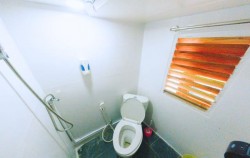 Deluxe Cabin - Bathroom image, Open Trip Labuan Bajo 3D2N by Almadira Superior Phinisi, Komodo Open Trips
