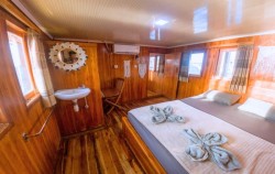 Open Trip Labuan Bajo 3D2N by Almadira Superior Phinisi, Master Cabin