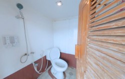Private Cabin - Bathroom image, Open Trip Labuan Bajo 3D2N by Almadira Superior Phinisi, Komodo Open Trips