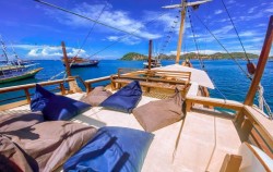 Upper Deck Area image, Sailing Komodo 3D2N by Amalia Bahari Deluxe Phinisi, Komodo Open Trips