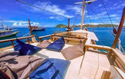 Upper Deck Area,Komodo Open Trips,Sailing Komodo 3D2N by Amalia Bahari Deluxe Phinisi