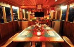 Dining Room image, Aqua Luna Phinisi, Komodo Boats Charter