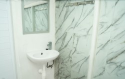 Private Bathroom,Komodo Boats Charter,Ara Vista Modern Phinisi