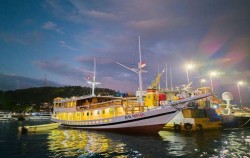 Boat 2,Komodo Open Trips,Open Trip Komodo 3D2N by Balaraja Superior Phinisi