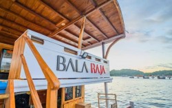 Boatside,Komodo Open Trips,Open Trip Komodo 3D2N by Balaraja Superior Phinisi