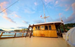 Relaxation Area,Komodo Boats Charter,Balaraja Superior Phinisi