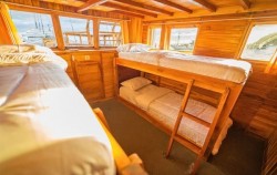 Sharing Cabin 2 image, Balaraja Superior Phinisi, Komodo Boats Charter