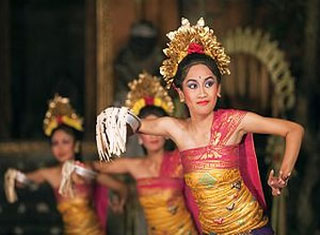 Pendet Dance