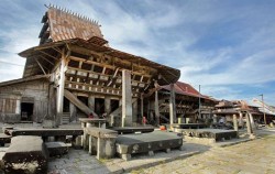 Nias Island Tour 3 Days 2 Nights, Bawomataluo Village