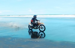 Tabanan Forest and Beach Dirt Bike, Beach Riding