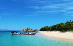 Komodo - Gili Laba Tour 4 Days 3 Nights, Bidadari Island