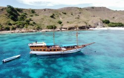 Bos - Boat image, Komodo Open Trip 3D2N by Bajo Ocean Star Deluxe Phinisi, Komodo Open Trips