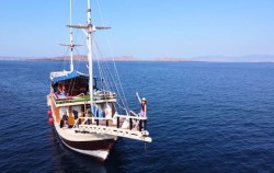 Open Trip 3 Days 2 Nights by Budi Utama Luxury Phinisi, Boat