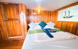 Deluxe Cabin image, Budi Utama Luxury Phinisi, Komodo Boats Charter