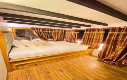 Master Cabin image, Budi Utama Luxury Phinisi, Komodo Boats Charter