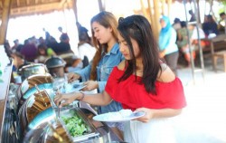 FUN ISLAND Tour by Bali Travelly Cruises, Buffet Lunch
