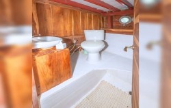 Deluxe 2 Cabin - Toilet image, Komodo Open Trip 3D2N by Dahayu Phinisi, Komodo Open Trips