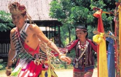 Dayak Benuaq Tribe,Borneo Island Tour,Mahakam and Orangutan Tour 4 Days