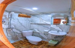 Open Trip Komodo 3D2N by Dinara Superior Phinisi, Master Cabin - Bathroom