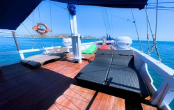 Dream Ocean Luxury Phinisi, Komodo Boats Charter, Chill Area
