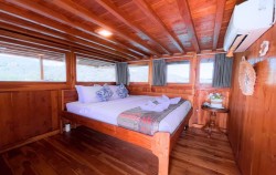 Master Cabin image, Dream Ocean Luxury Phinisi, Komodo Boats Charter