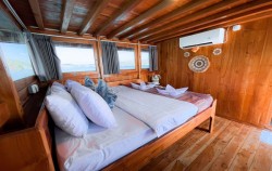 Komodo Open Trip 3D2N by Dream Ocean Luxury Phinisi, Master Cabin