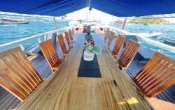 Komodo Open Trip 3D2N by Dream Ocean Luxury Phinisi, Restaurant