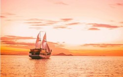 Boat - Sunset image, Komodo 3D2N by Elbark Luxury Phinisi, Komodo Open Trips