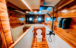 Open Trips 3 Days 2 Nights by Gandiva Luxury Phinisi, Bima Cabin - Bathroom