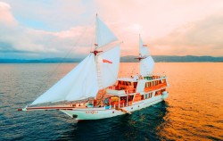 Boat,Komodo Boats Charter,Gandiva Phinisi