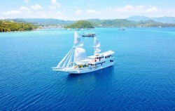 Boat,Komodo Open Trips,Open Trip 3D2N by Giona Deluxe Phinisi