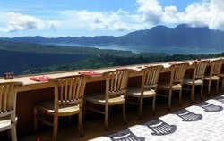 Grand Puncak Sari Restaurant, With Kintamani Volcano View