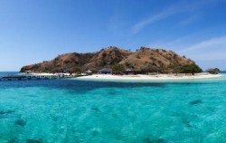 Komodo Tour 5 Days 4 Nights, Kanawa Island