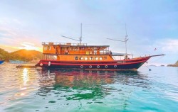 Open Trip Labuan Bajo 3D2N by Kanha Loka Luxury Phinisi, Boat