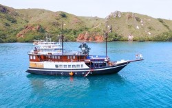 Open Trip Labuan Bajo 3D2N by Kanha Loka Luxury Phinisi, Boat