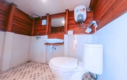 Deluxe Cabin - Bathroom,Komodo Open Trips,Open Trip Labuan Bajo 3D2N by Kanha Loka Luxury Phinisi