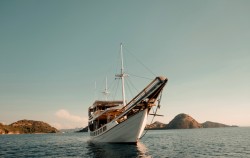 King Cirox Superior Phinisi,Komodo Open Trips,Open Trip 3D2N by King Cirox Superior Phinisi