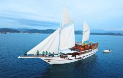 Boat image, Open Trip 3D2N by Lady Grace Deluxe Phinisi, Komodo Open Trips