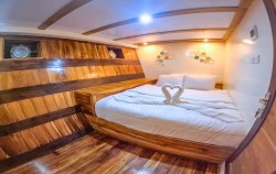 Open Trip 3D2N by Lady Grace Deluxe Phinisi, Deluxe Cabin