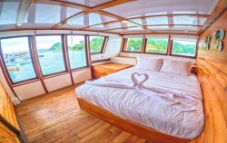 Grand Deluxe Cabin,Komodo Open Trips,Open Trip 3D2N by Lady Grace Deluxe Phinisi