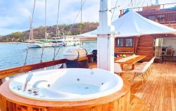 Jacuzzi,Komodo Open Trips,Open Trip 3D2N by Lady Grace Deluxe Phinisi