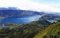 Twin Lake Diatas and Dibawah