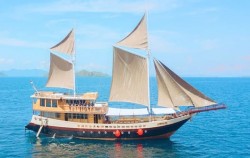Boat,Komodo Open Trips,Open Trip Komodo 3D2N by Lamborajo 2 Luxury Phinisi