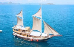 Open Trip Komodo 3D2N by Lamborajo 2 Luxury Phinisi, Boat