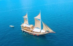 Open Trip Komodo 3D2N by Lamborajo 2 Luxury Phinisi, Boat