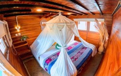 Honeymoon Cabin,Komodo Boats Charter,Lexxy Phinisi