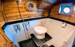 Private Cabin - Bathroom,Komodo Boats Charter,Lexxy Phinisi