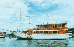 Boat,Komodo Open Trips,Open Trip Labuan Bajo 3D2N by Maheswari Deluxe Phinisi